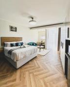 Joy On Park by Dajosha Bookings