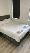 1 bed Roomy Station House Apartments - Free Wifi, Parking & EV