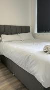 1 bed Roomy Station House Apartments - Free Wifi, Parking & EV