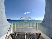 Studio vue mer pieds dans leau plage de Cavalière