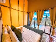 Cabañas para parejas cerca a Medellín - LUUM By Roots Rentals