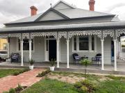 Daisy Cottage, 4 bedrooms, close to CBD