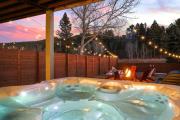 Fireside Haven - Hot Tub & Downtown Walkable