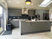 Nelly Place hosted by AirOperate - 2 Double Bed, 1 Sofa Bed, Ideal for Families, 12mins Drive from Wembley Stadium