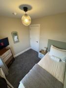 Luxury 5 Bed Home Near Royal Shrewsbury Hospital