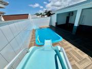 Casa com piscina e ar condicionado