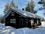 Ruska 2, Ylläs, Äkäslompolo, Lapland - Log Cabin with Lake and Fell Scenery