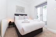 Amazing 1BDR Apt with Private Decked Garden, Fast WIFI Amazing 1BDR Apt with Private Decked Garden, Fast WIFI