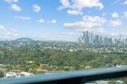 Luxury Retreat 2BR with Stunning Harbour Bridge & City Views