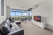 Luxury Retreat 2BR with Stunning Harbour Bridge & City Views