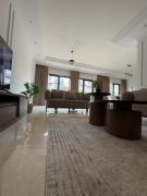 Apartment for rent westown- Beverly Hills View landscape