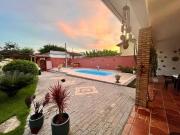 Refúgio ao lado do mar com piscina e muito charme