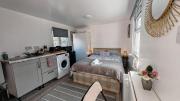 Cozy studio with Netflix & chill & Parking Cozy studio with Netflix & chill & Parking