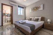 F11 Room 1, Private double room with private bathroom in shared Flat