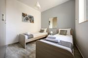 F11 Room 2, Private Room two single beds shared bathroom in shared Flat