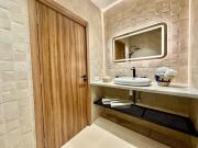 Elegant and Quiet with Pool View