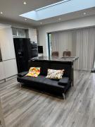 Big & Spacious 5 Bedroom House in London Big & Spacious 5 Bedroom House in London