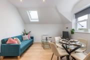 Bright & Airy 2-Bedroom, Leatherhead, Sleeps 4