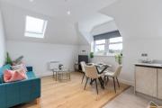 Bright & Airy 2-Bedroom, Leatherhead, Sleeps 4
