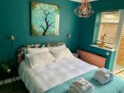 Modern with parking near Windsor Castle & Legoland