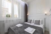 Glam Apartment Miła with Balcony in Warsaw by Noclegi Renters