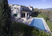 Spacious villa with 10x5m pool, aircon. Rural retreat, stunning views.
