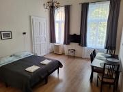 Lofty Apartment with Free Garage near the Gozsdu Courtyard