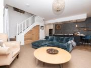 Fabulous 2 bedroom house in a central location - Pass the Keys