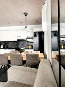 Kulta Villa, keskellä Vuokattia sisältyy Sauna, ilmainen Pysäköinti, Wi-Fi, 65smartTV, oma pieni piha alue, sopii perheille