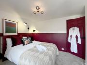 Boutique Double Room in Terrace Home - University Hospital City Centre