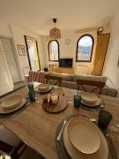 T3 expo sud, terrasse et vue montagne à Jausiers