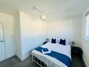 4-Bedroom House 5 mins to Beach & Parking