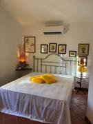 Cottage with a great fenced garden in the Tuscan countryside Cottage with a great fenced garden in the Tuscan countryside