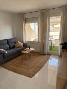 Apartamento con piscina y parking privado