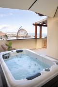 Michalis Apartment with Outdoor Jacuzzi