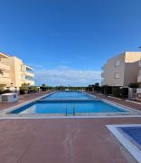 Apartamento con piscina y parking privado