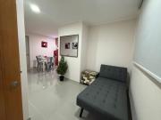 A pasos del metro Steps away from the subway