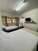 Amplia habitación dos camas dobles Miraflores