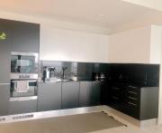 Spacious corner apartment with sea view