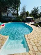 Charmant t2 dans une belle villa piscine