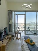Vibrant studio - 15m to marina