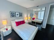 Cozy private room and bathroom in prime location with rooftop views 30 day stays or more