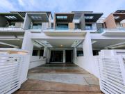 142 spacious 3storey 6BR 6bath for big family wedding birthday easy parking
