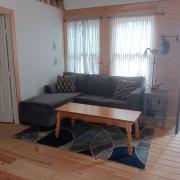 1 private bedroom and 2 loft Cabin in the Country Woods