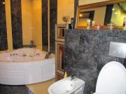 Triplex jacuzzi apartment