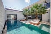 Villa MJ Modern Luxe 4BR with Big Pool & Rooftop