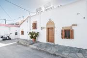 Amalias Traditional Home in Paradisi