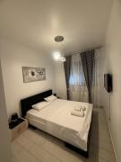 Summer Breeze Mamaia