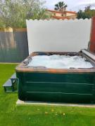 House with 5 bedrooms and HOT TUB