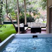 4BD Apartment with Outdoor Jacuzzi Garden